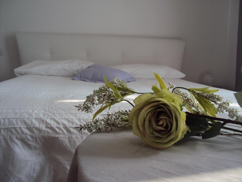B&B Rosa Del Garda Lazise Quarto foto